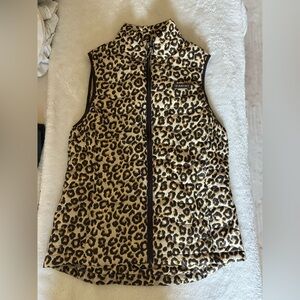 ariat cheetah vest 
Size s
Never worn brand new